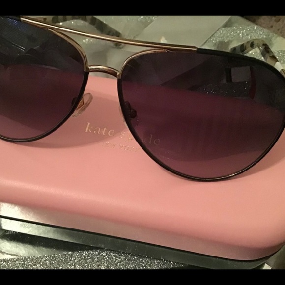 Beautiful Kate spade sunglasses - Picture 3 of 5